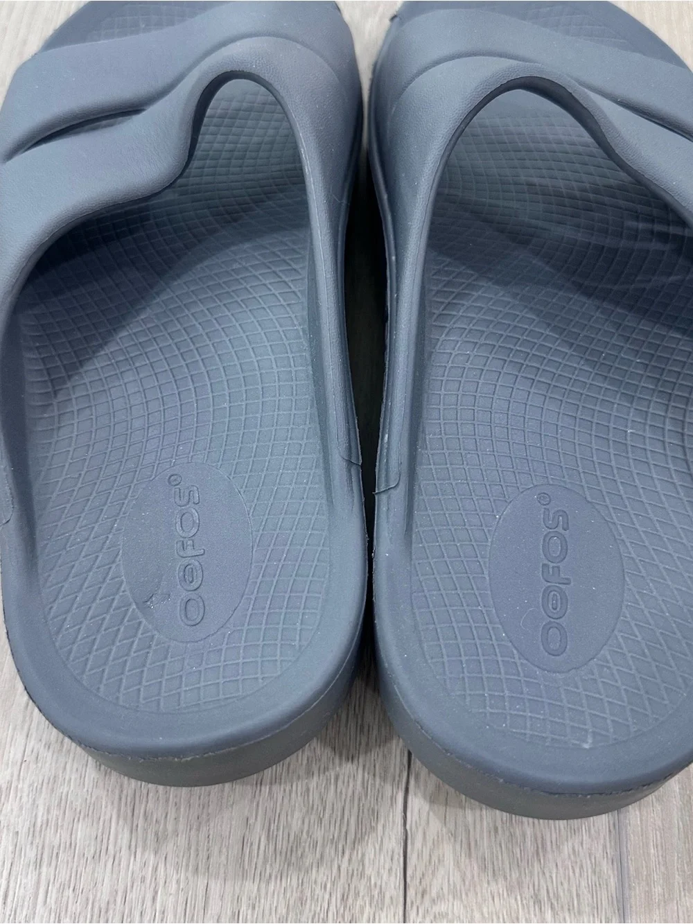 OOFOS slides sandals